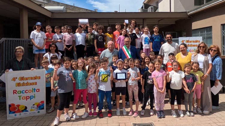 Riciclosa 4^ edizione- Trionfa l' Istituto Troiano Delfico - Premiati in mattinata gli alunni